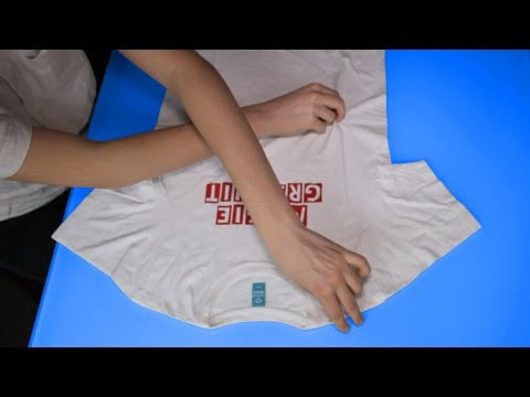 Vidéo: Comment Plier Un T-shirt Rapidement - Conseils De Pliage De Chemise