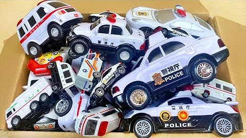 Check the ambulance and police minicars from the toy box and make an emergency run on the slope