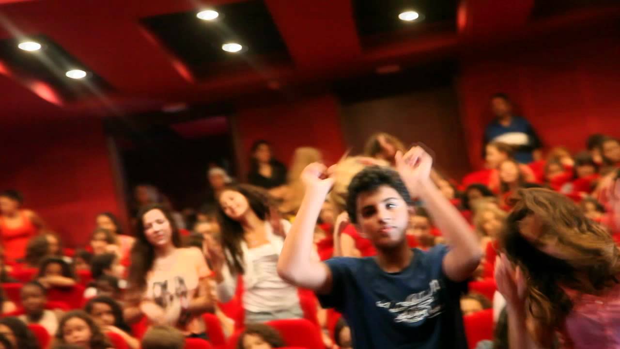 FLASHMOB DU STUDIO DES ARTS VIVANTS: J - 3!!! auf YouTube ansehen FLASHMOB DU STUDIO DES ARTS VIVANTS: J - 3!!! auf YouTube ansehen