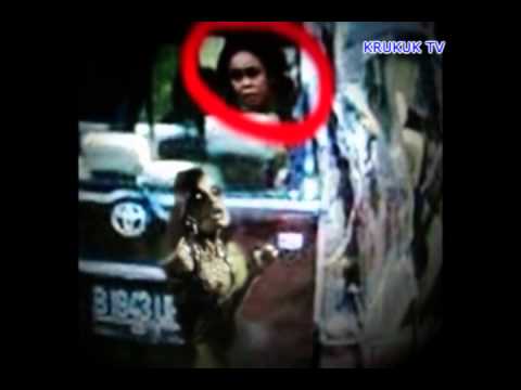 HANTU PENAMPAKAN DI MOBIL SAIFUL JAMILwmv - YouTube