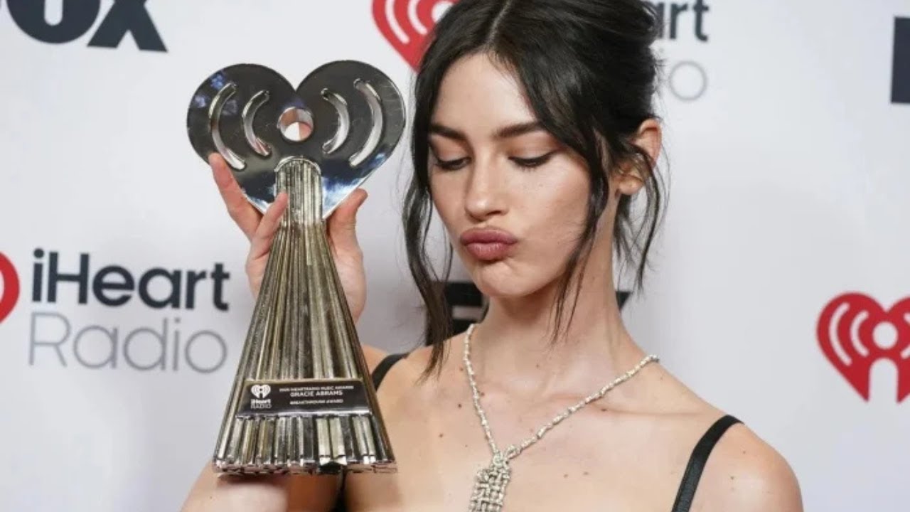 Gracie Abrams gives heartfelt speech after winning Breakthrough Award