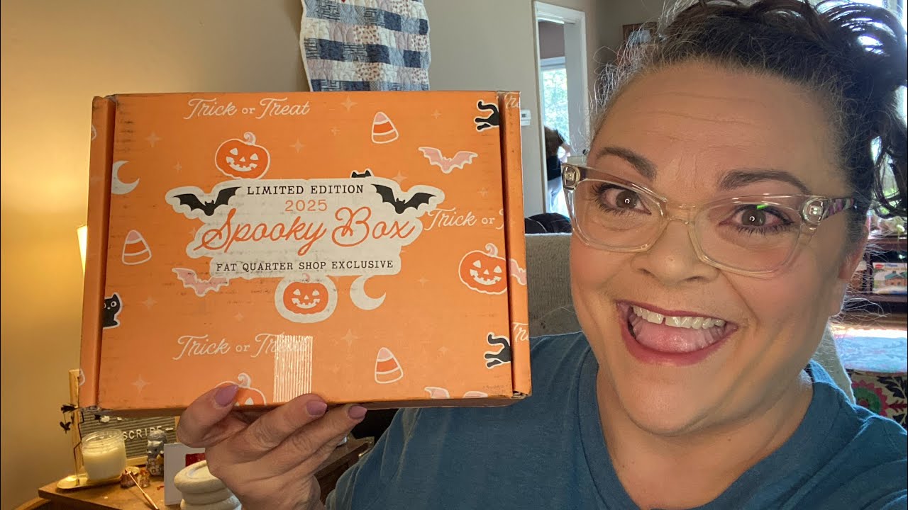 Ограниченный тираж 2025 Spooky Box от Fat Quarter Shop