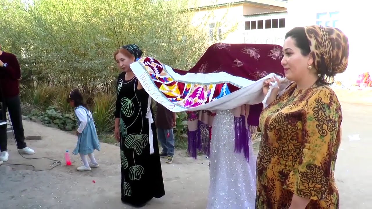 Uzbek Brides Bow to Their Elders? | Wedding Tradition 25.10.2025