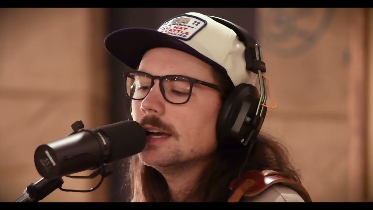 I Can't Say It Back // Vinnie Paolizzi // Official In-Studio Video