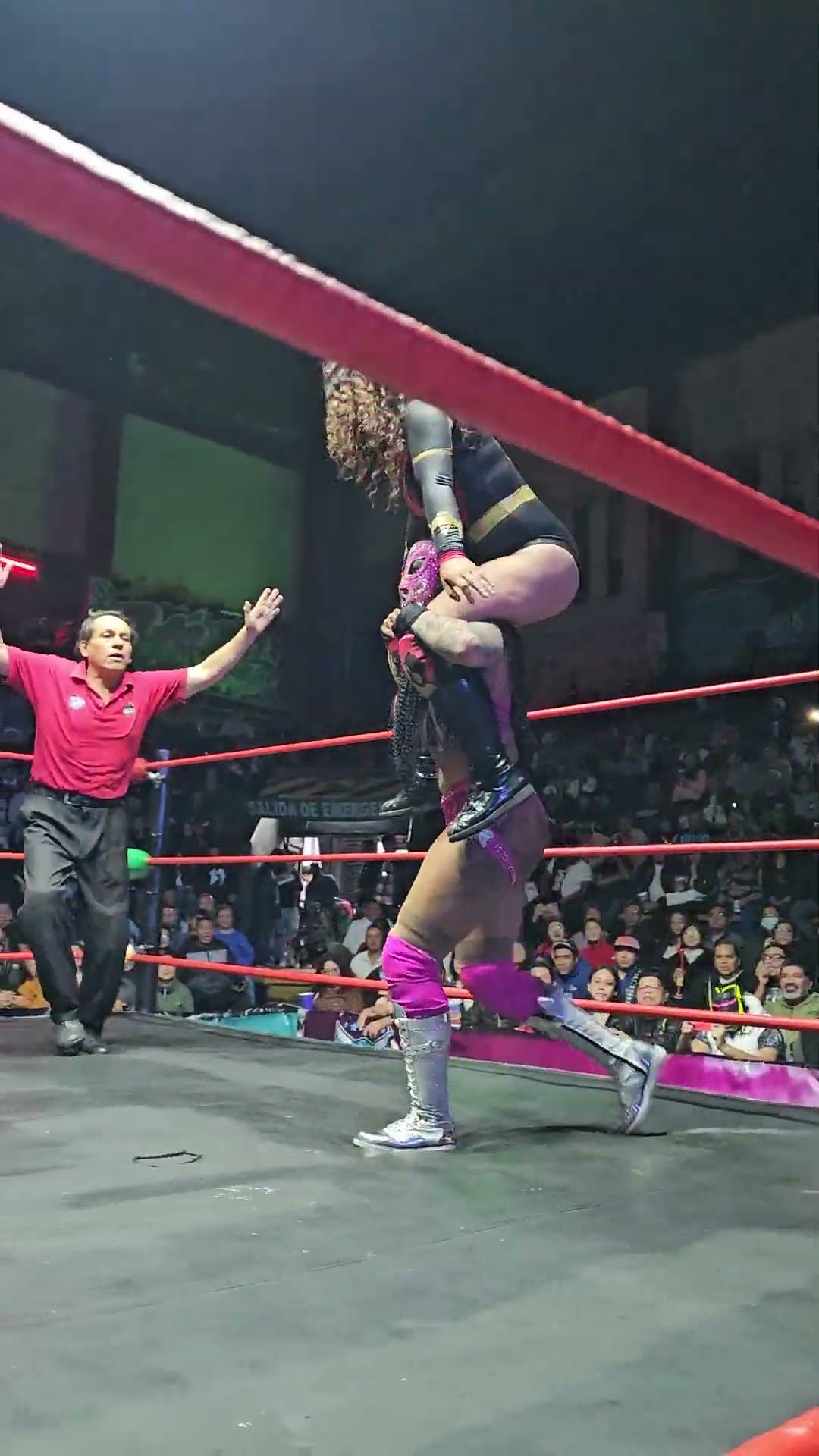 Triunfo de la Hija de Gatúbela, Mini Rey Espectro y Uzumaki en la Arena Neza