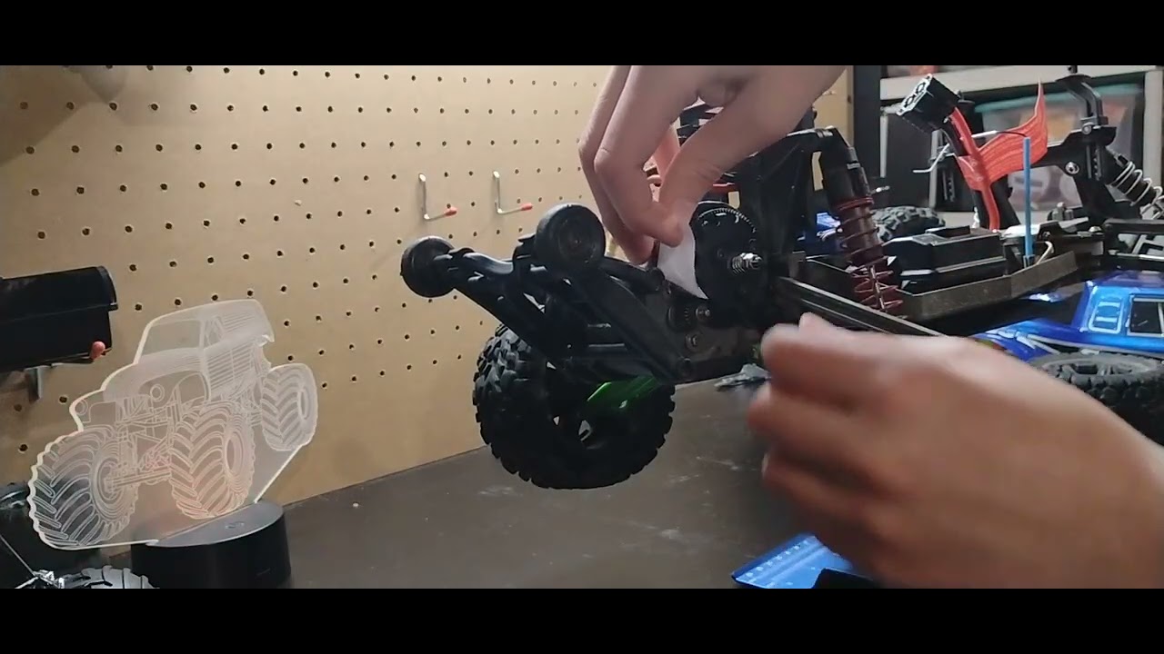 How to tell your gear mesh is right on a 2wd rc car.