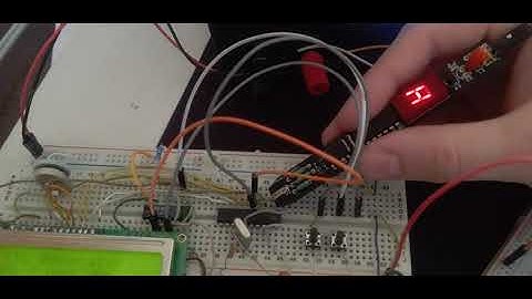 TTL logic probe with 4-bit pulse counter