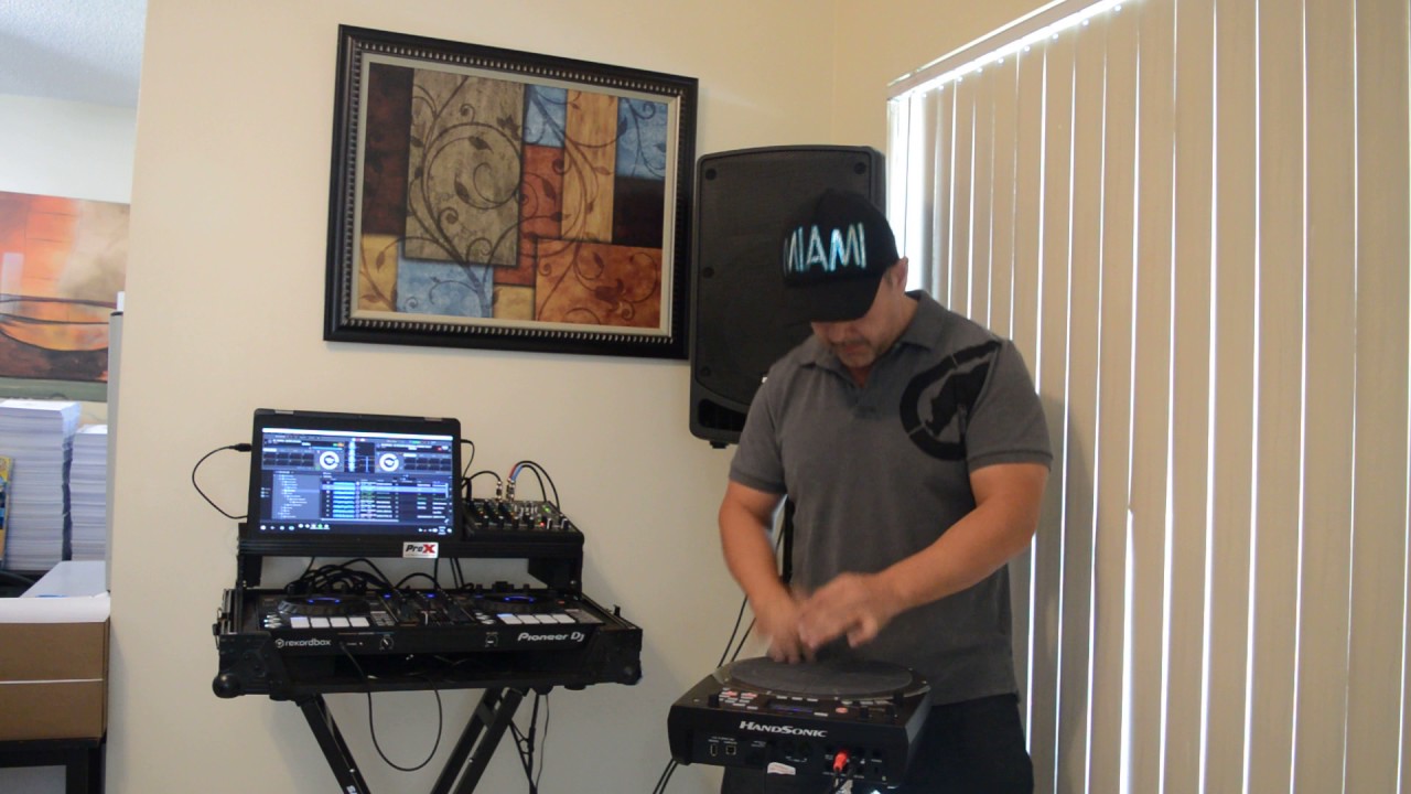 Percussion and house music with the pioneer dj and handsonic hpd 20