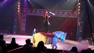 American Circus - Alessandro Togni straordinario giocoliere a cavallo -- Jugglers