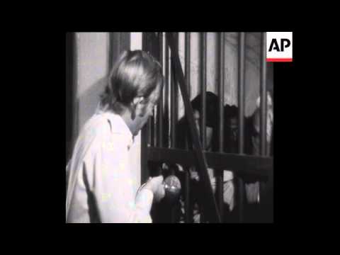 SYND 25.12.71 INTERVIEWS MIT NICHT-BENGALISCHEN GEFANGENEN