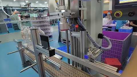 Automatic air leak test machine for plastic bottles