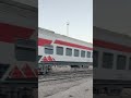 صوت القطار نفس صوت ركود الخيل سبحان الله مين عمل زي الراجل اللي متشعلق ورا