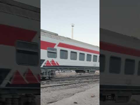 صوت القطار نفس صوت ركود الخيل سبحان الله مين عمل زي الراجل اللي متشعلق ورا