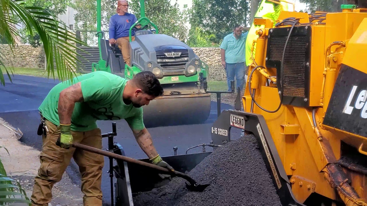 LEAFY WAY laying asphalt
