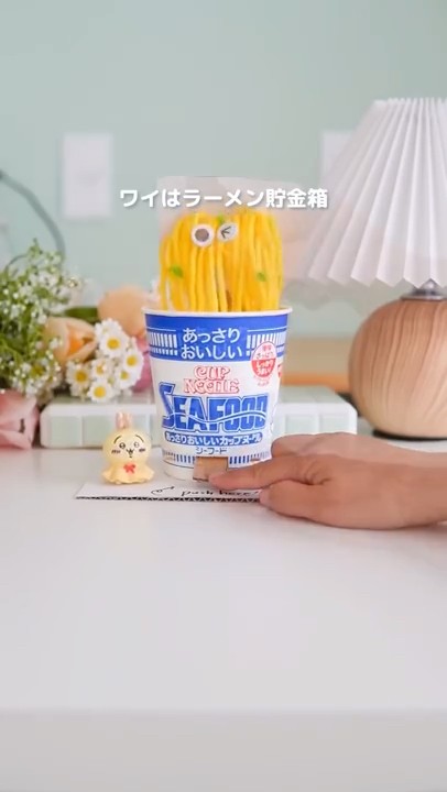 I made a piggy bank using instant ramen #100yenDIY #Handmade
