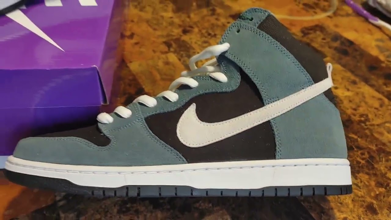 Mineral slate dunks closeup - YouTube