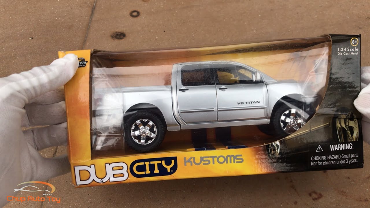 Unbox Nissan Titan V8 2006 scale 