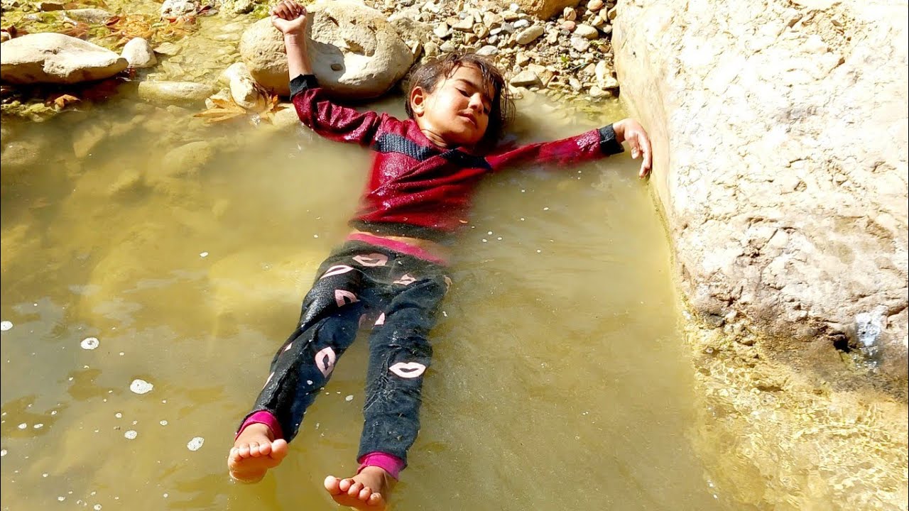 Finding the drowned girl who fell in the river was found by her father ...