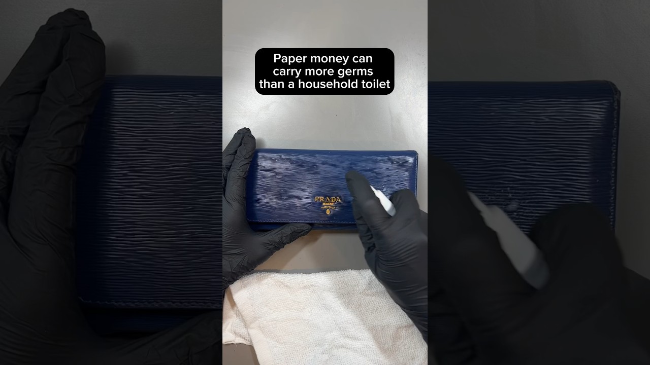 When was the last time YOU cleaned your wallet? Be honest! 😅 