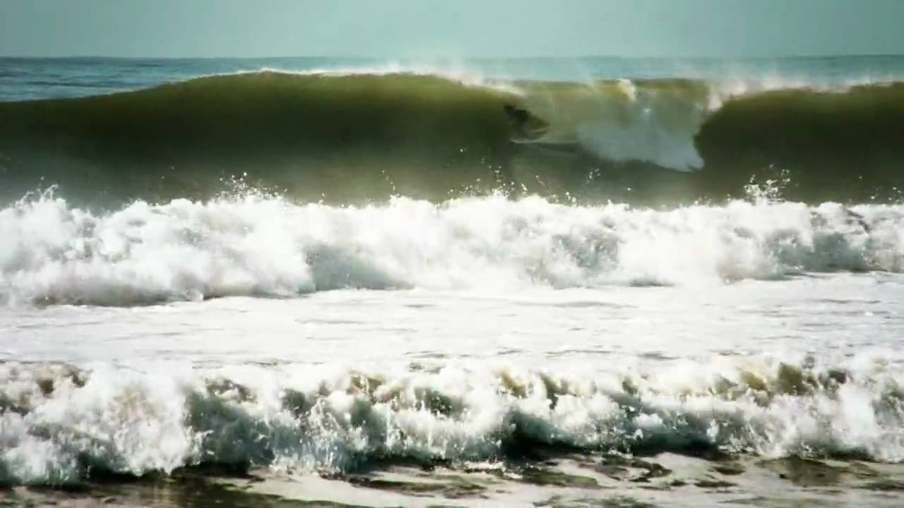 BIG AUSTRALIA BEACH BREAK BARRELS