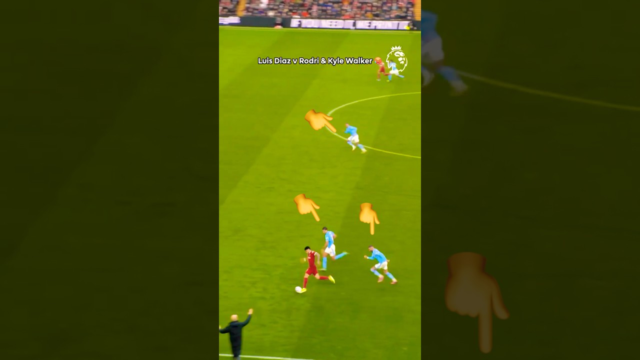 Luis Diaz Was Too Quick For Them! 🫢