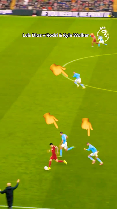 Luis Diaz Was Too Quick For Them! 🫢