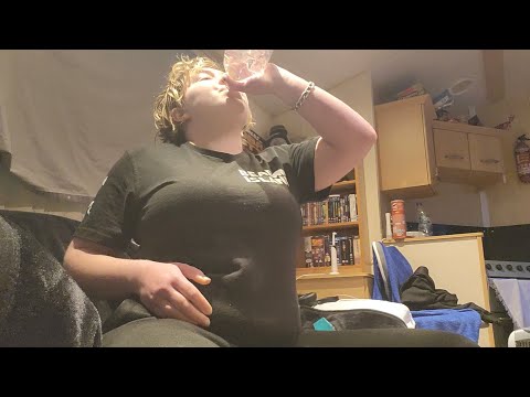 Chugging 2L of Water (drinking challenge)