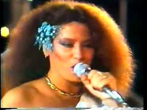 PORTELA NA AVENIDA-CLARA NUNES-MORUMBI- CANTA BRASIL 1982