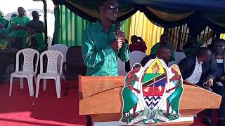 Ansbart Magufuli,akiwa kwenye mapokezi ya meli ya “NEW VICTORIA HAPA KAZI TU!”Mkoani Kagera,Bukoba.