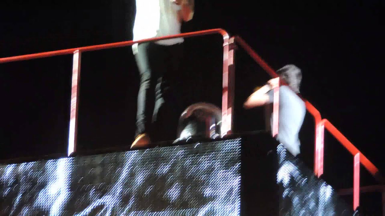 one direction- alive & one thing // rose bowl 9/12/14