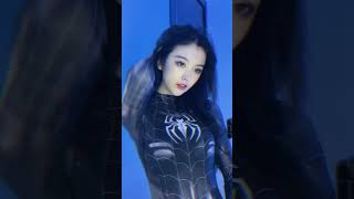 【Tik Tok】美女 スパイダーマン ボディコン　全身タイツ 変装 コスプレ セクシー スタイル 美少女 #shorts  | 抖音