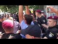 Упаковали беркутята на митинге возле ВР. Петин движ.