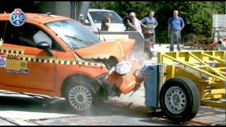 Crashtest: Audi Q7 vs. Fiat 500