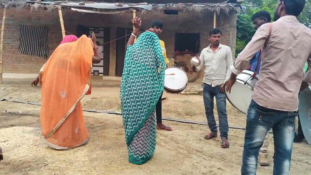 दादरा में भाभियों का ताबड़तोड़ डांस||#dadra​ #dance​ #बैंडबाजा​ || band baja dance on youtube #dance