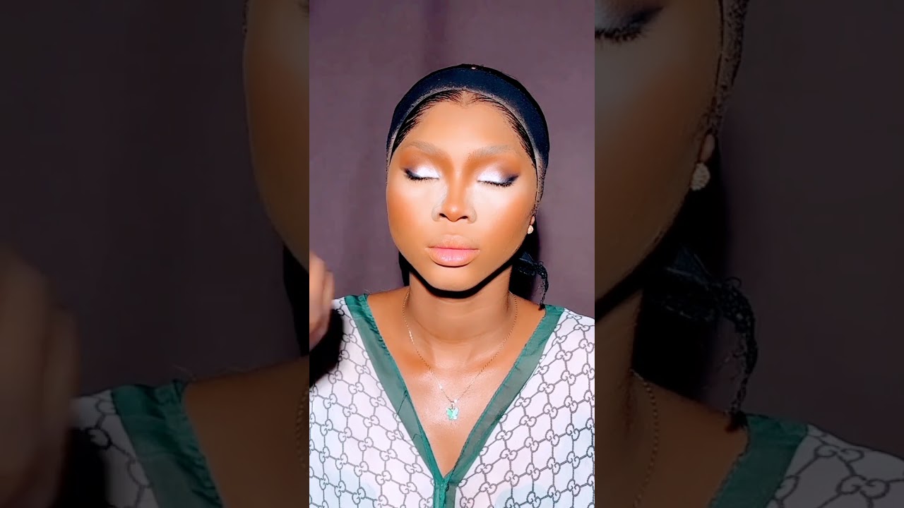 Buffing brush to apply our Fresh Nude Foundation 