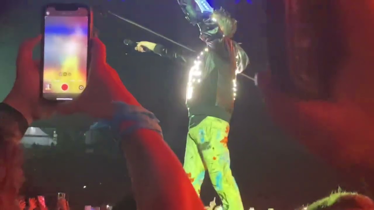 fans sing along at “ Uprising”, Muse live in Kuala Lumpur, Jul/29,2023