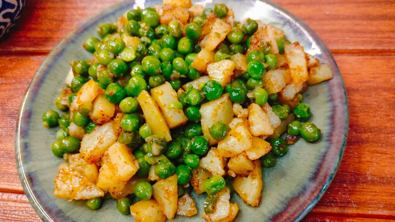 हरे मटर और आलू की घुघनी...चटपटा स्नैक्स और सब्जी बनाए एक ही रेसिपी में ।। MATAR KI GHUGHNI 