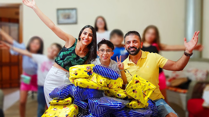 فتحنا شنطة هدايا السفر 🎁🧳 (30 هدية)