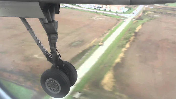 Porter Airlines Landing in Windsor (YQG) - Q400