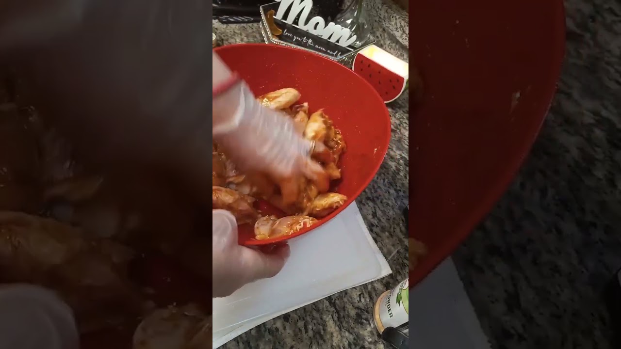 Alitas de pollo en freidora de aire con papas al horno convencional y aderezo de chipotle y ranch👌🏻😋