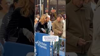 #JuliaRoberts & hubby Danny Moder enjoy a Broadway date! ❤️ (🎥: jpasc24)