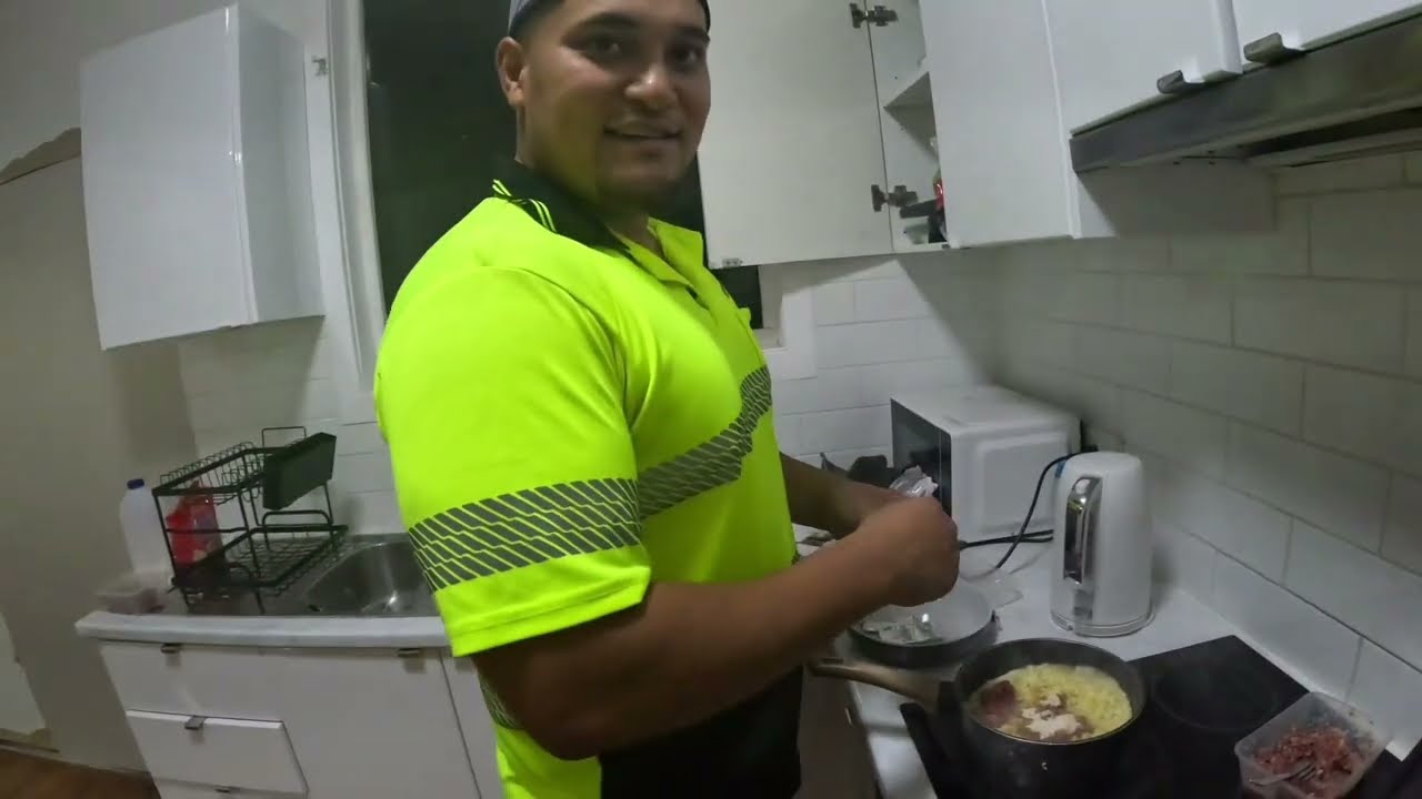 Ем лапшу быстрого приготовления за 2 минуты во время ремонта.