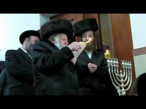 Zlotchov Rebbe Chanuka 5771 Lighting the Menorah