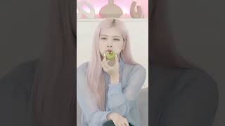 Rosè Eating Fancam