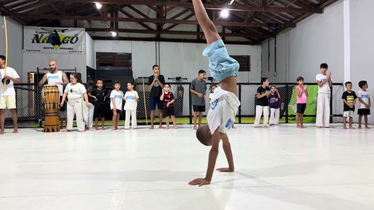 Capoeira Kids, Solo de movimentos e acrobacias / Contramestre Rafinha Capoeira Nagô 