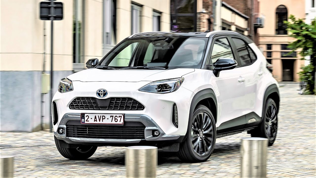 Новый 2022 Toyota Yaris Cross - малый гибридный внедорожник - интерьер и экстерьер