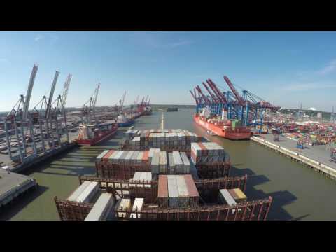 Thumbnail for Time lapse of Margrethe Maersk´s departure from Hamburg