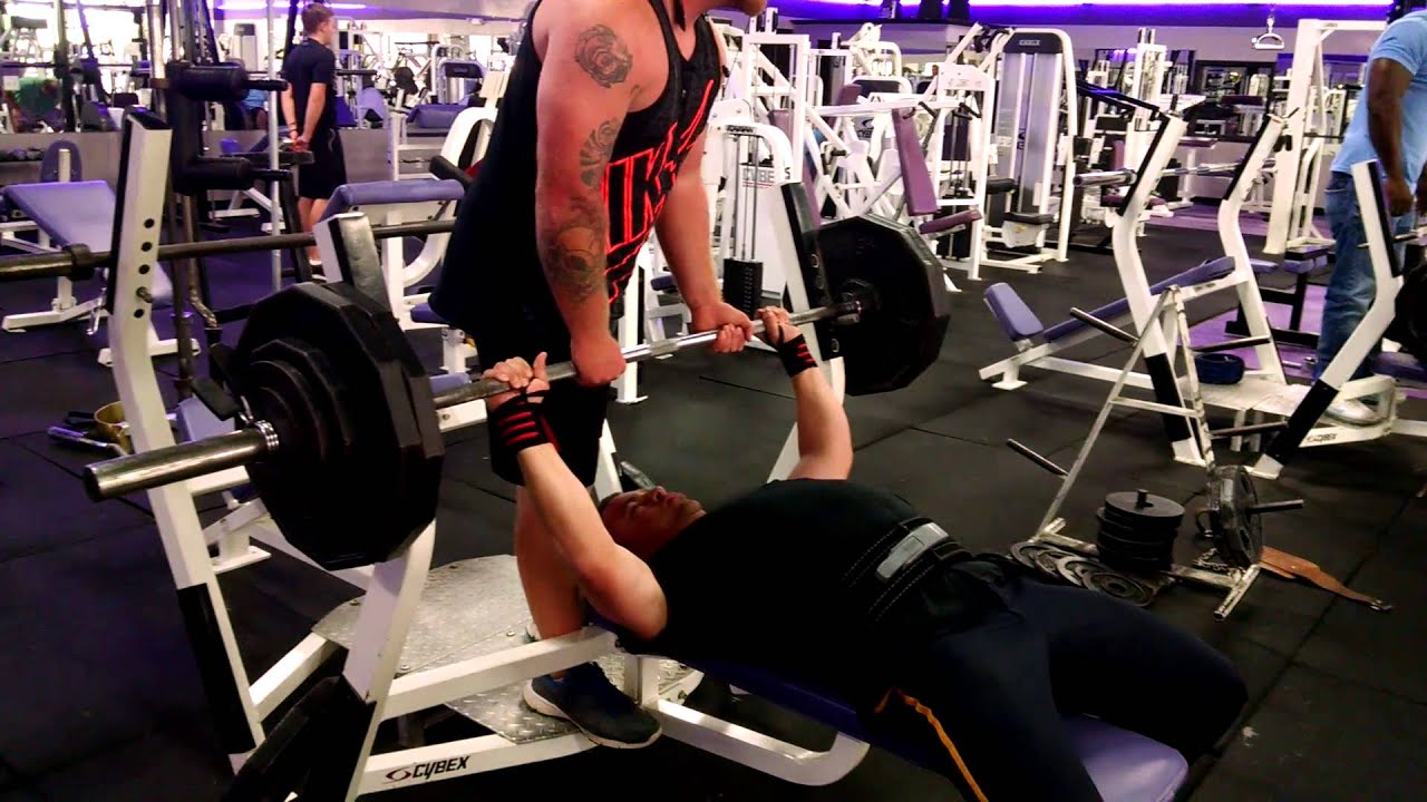 New PR on bench press...300 pounds! YouTube