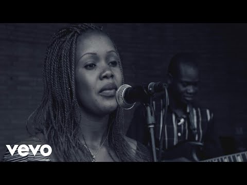 Djénéba et Fousco - Regrets (Official Video)