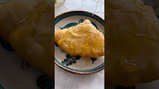 New Mexican Sopaipillas 🍯 Easy Puffy Fried Pastries
